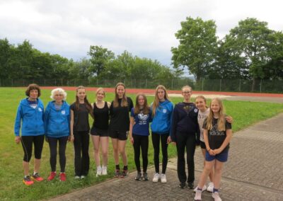 Leichtathletinnen um Christa Scheich