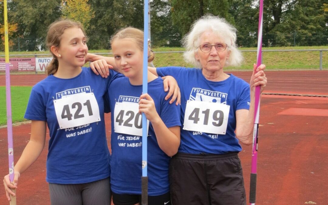 Christa Scheich, Annika Jockel und Martha Wolf erfolgreich beim Werfertag in Aschaffenburg