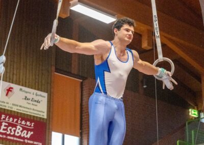 Patrick Helwer an den Ringen